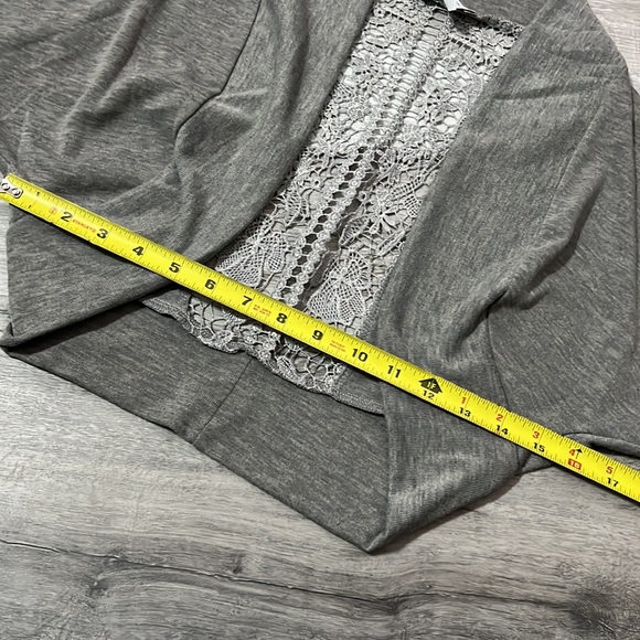 Delia’s Dolman Sleeve Cardigan Lace Cut Out Back Cropped Sweater sz Small - Picture 8 of 8